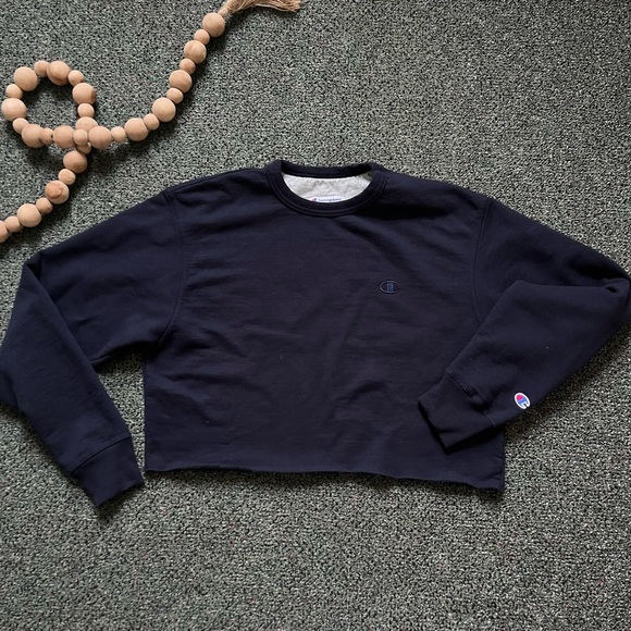 CHAMPION Cropped Raw Hem Navy Blue Crewneck Baggy Sweatshirt Sweater Top Sz M - Picture 8 of 16